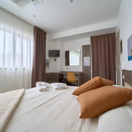 Firmafede 萨尔扎纳