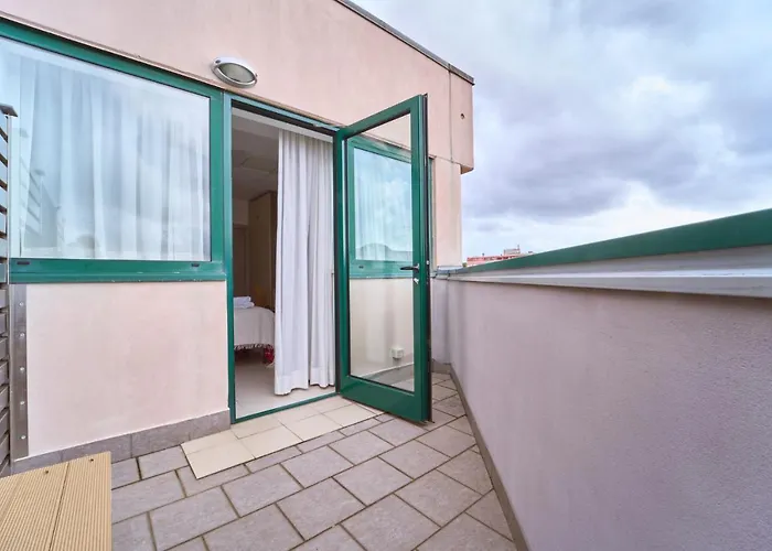 Firmafede ゲストハウス 3*